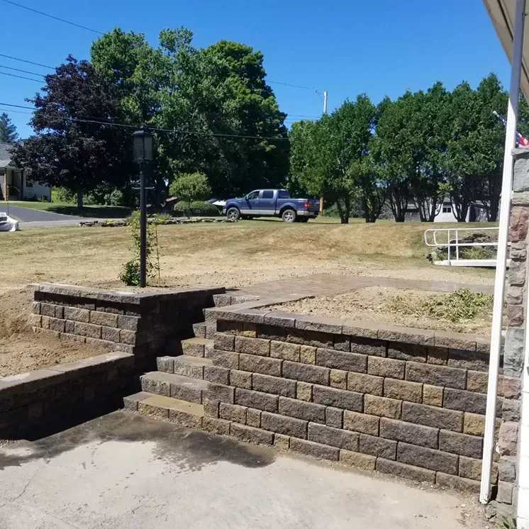 Block retaining wall with built-in steps